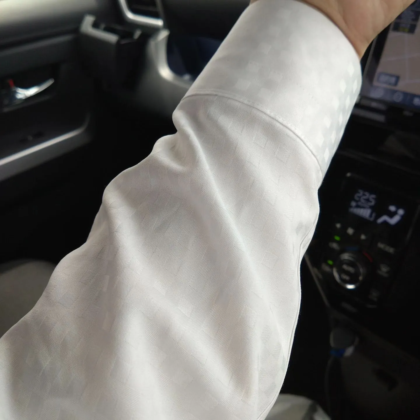 一番のお気に入りの白×白チェックのワイシャツです^⁠_⁠^