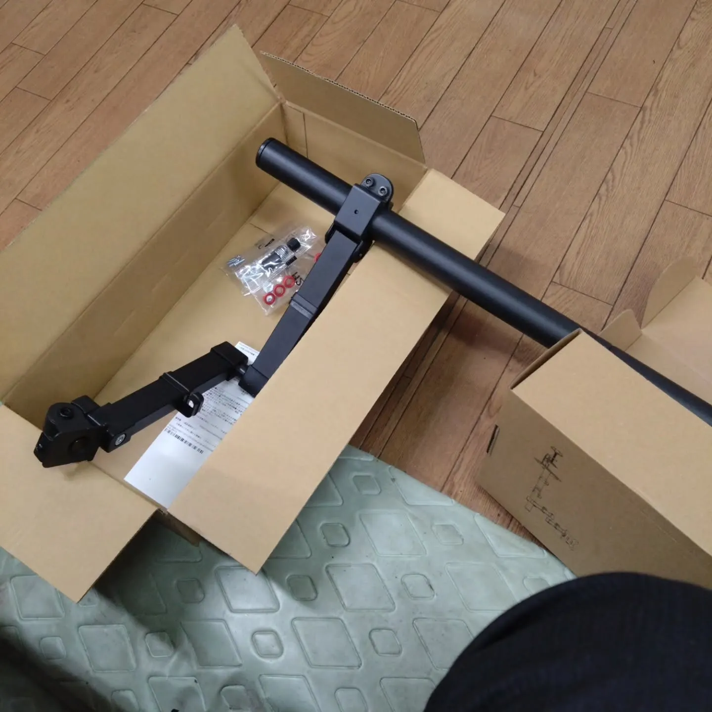 不動産屋さんのデジタルサイネージに、サブモニターをつけました...