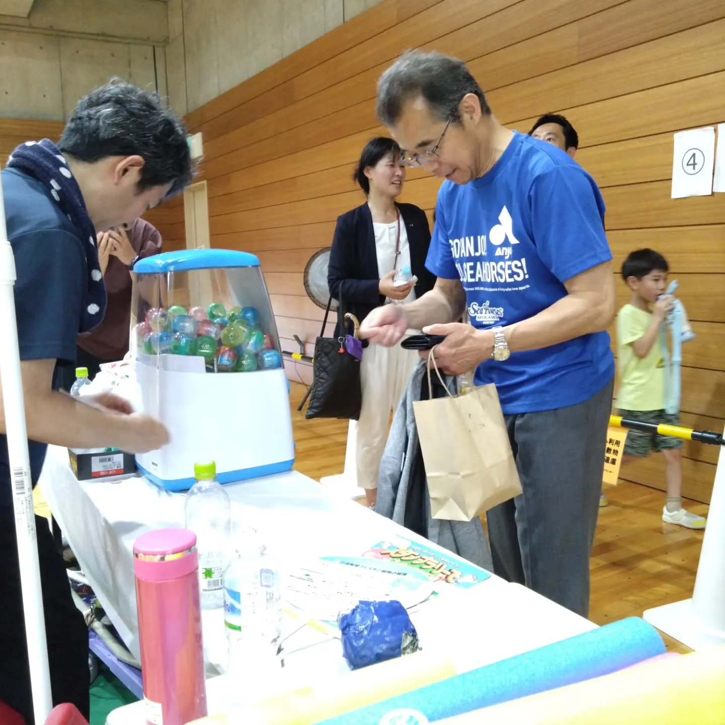 商店街ガチャガチャ第2弾をやりにいって、なりゆきでスポーツフ...