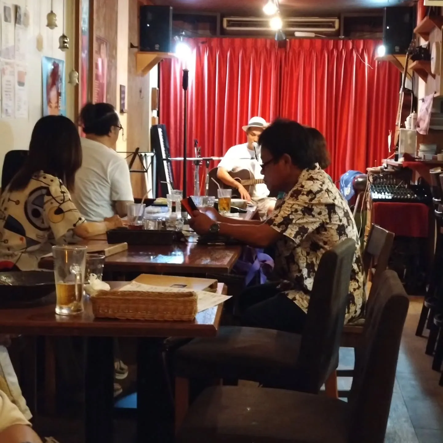 商工会議所の仲間の友人が、ライブに参加するというので行ってき...