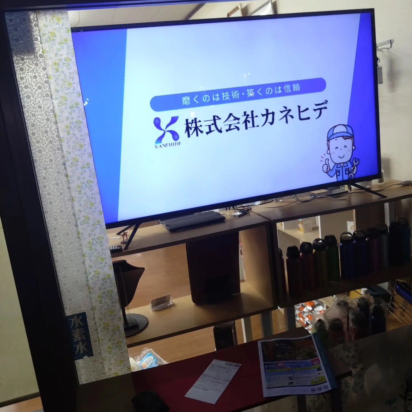 ゴールドジムの店内にあった『林の棚』が、ガチャガチャのあたり...