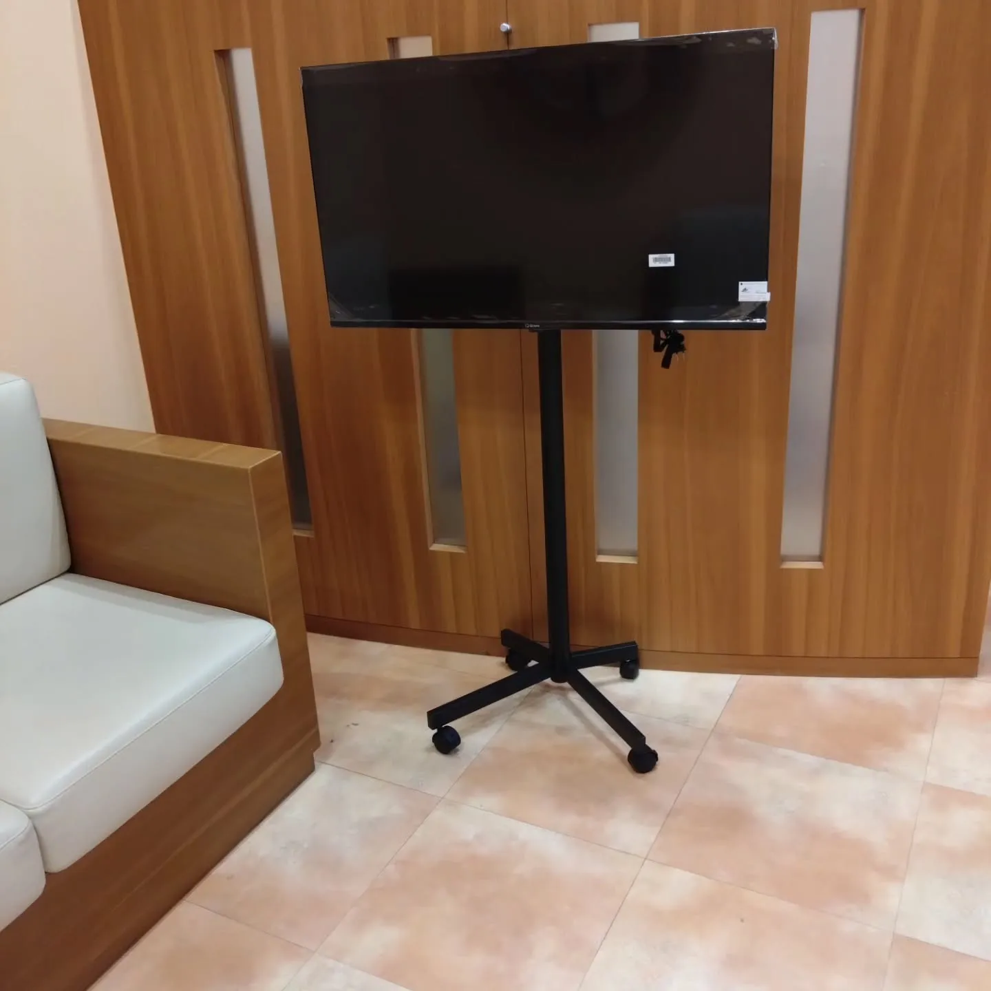 歯医者さんにサイネージモニター設置完了