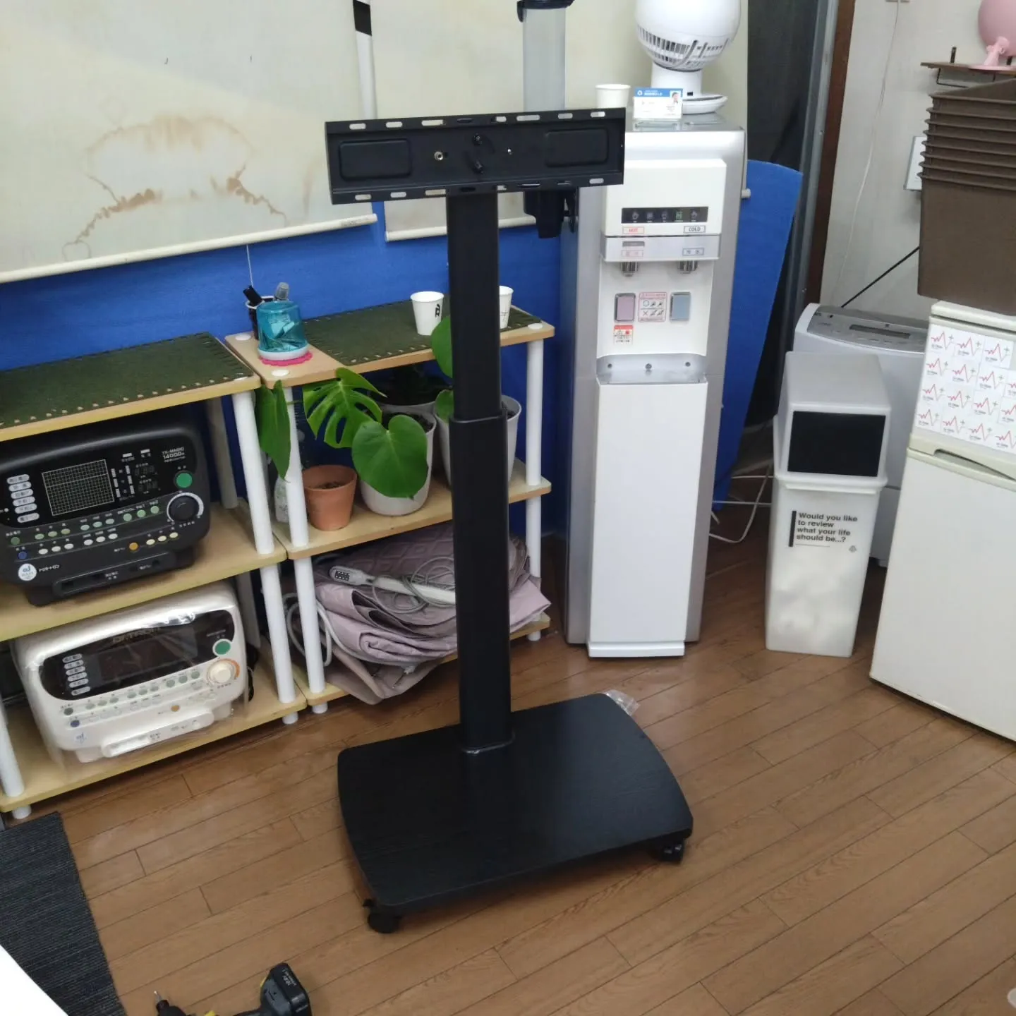 年末に、『縦型サイネージってモニターを横にしてるだけなんだ』...